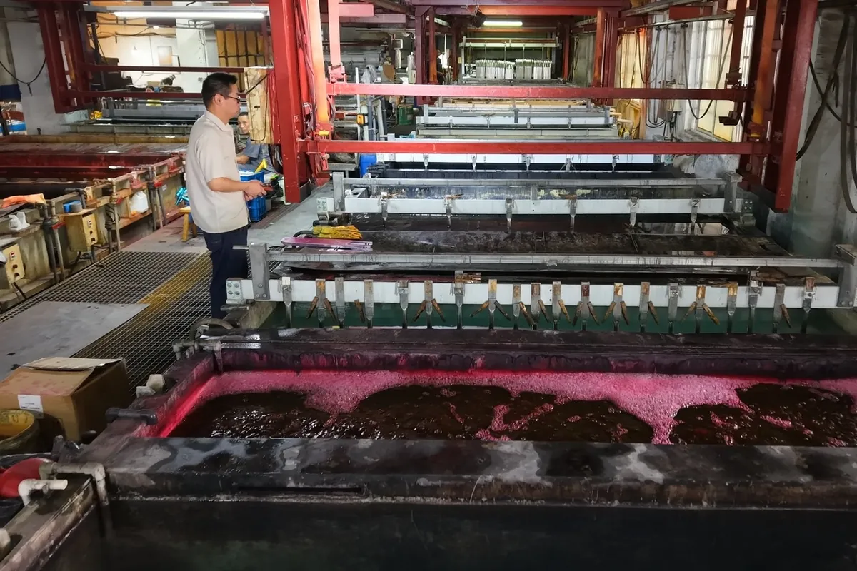 In-house anodizing line finishing aluminum flashlight housings