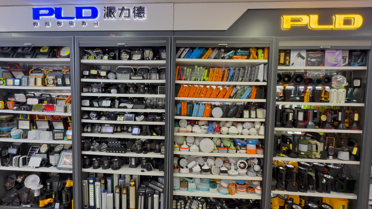 PLD LED Yiwu showroom A — product walls and assortment display